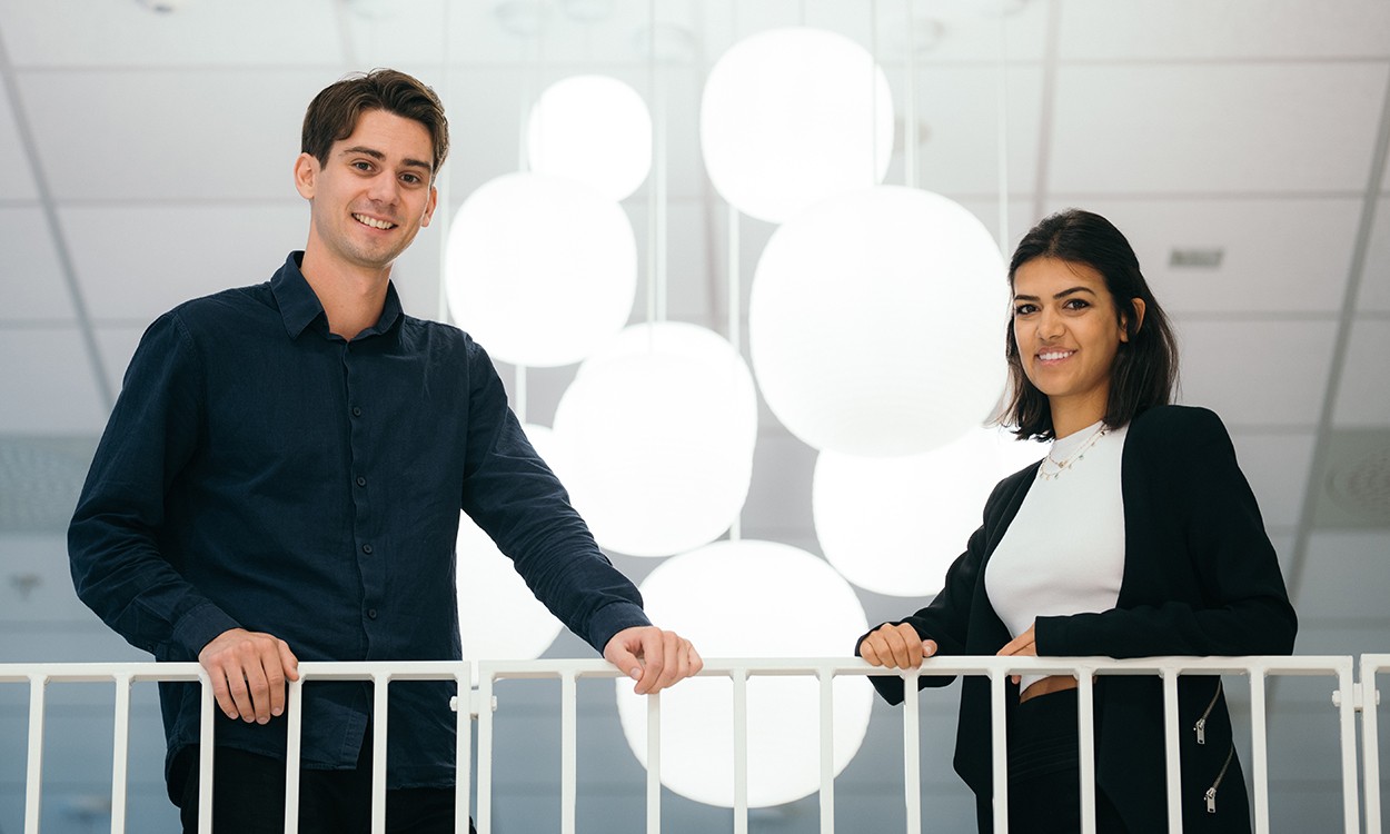 Valeria og Marius er nye graduates i DNB